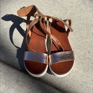 MIA Ellen Platform Sandals (Gold)